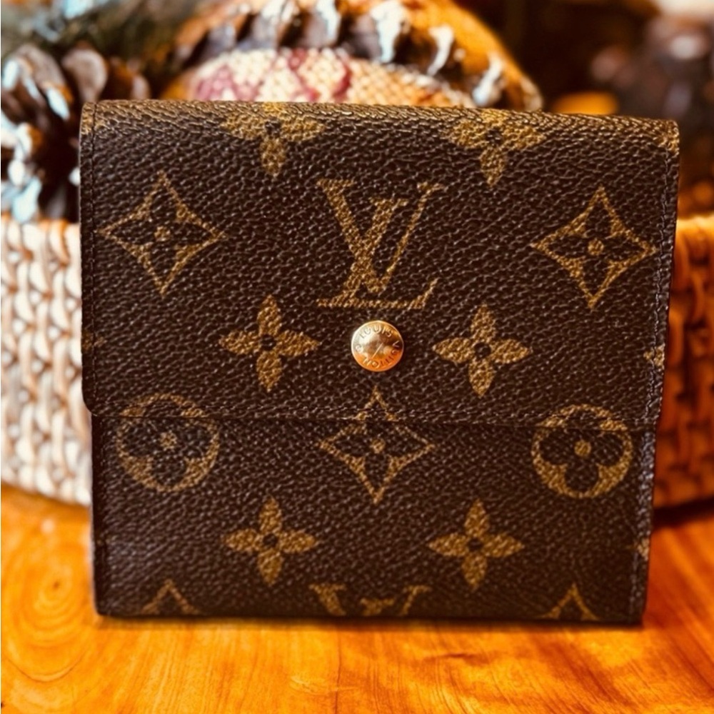 Louis Vuitton vintage luxury 4 less 🔥 Authentic carry a story not just a bag❤️❤️ - Picture 6 of 17